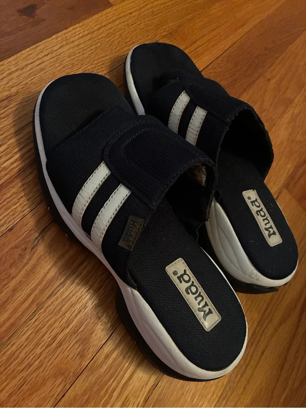 Y2K Vintage Mudd Navy Sporty Slide Platform Sandals with White Accent Stripes